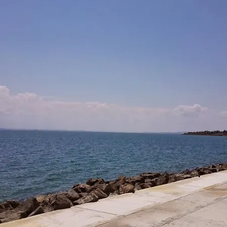 Evi 1 Apartment *